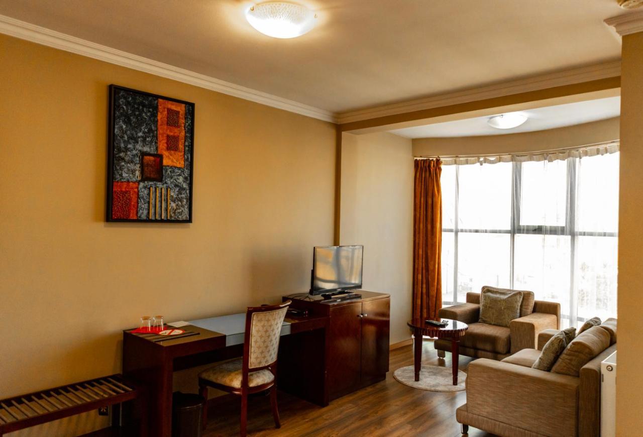 Boutique Hotel Igmas, Prishtina プリシュティナ エクステリア 写真