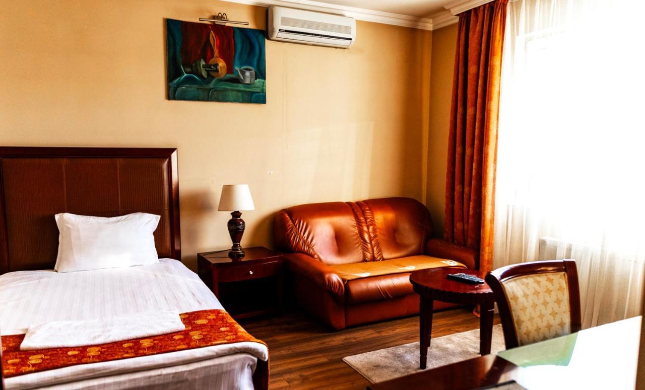 Boutique Hotel Igmas, Prishtina プリシュティナ エクステリア 写真