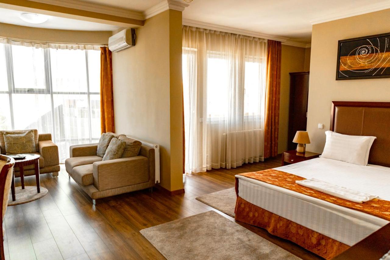 Boutique Hotel Igmas, Prishtina プリシュティナ エクステリア 写真