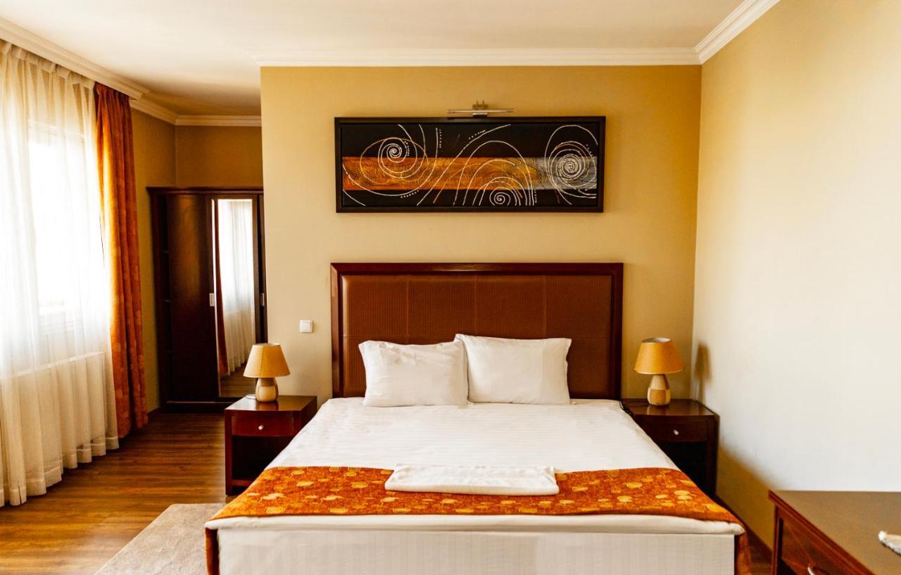 Boutique Hotel Igmas, Prishtina プリシュティナ エクステリア 写真