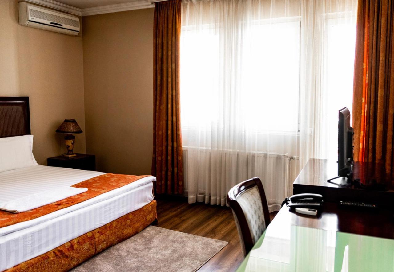 Boutique Hotel Igmas, Prishtina プリシュティナ エクステリア 写真