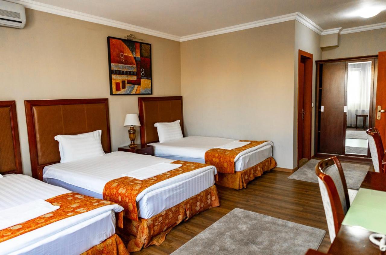 Boutique Hotel Igmas, Prishtina プリシュティナ エクステリア 写真