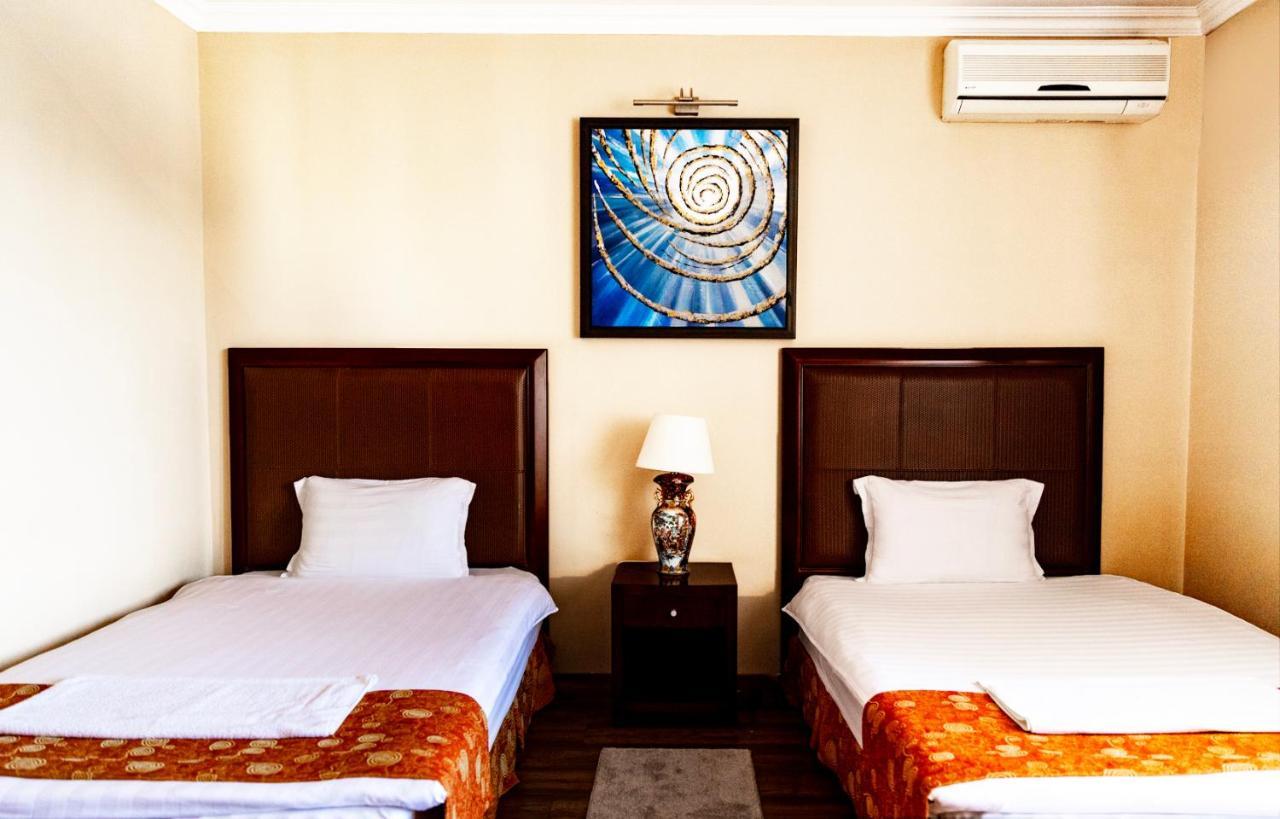 Boutique Hotel Igmas, Prishtina プリシュティナ エクステリア 写真